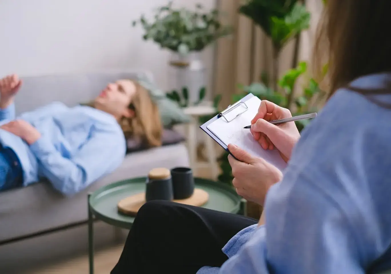 Uzależnienia behawioralne Biała Podlaska: sesja terapeutyczna na kozetce